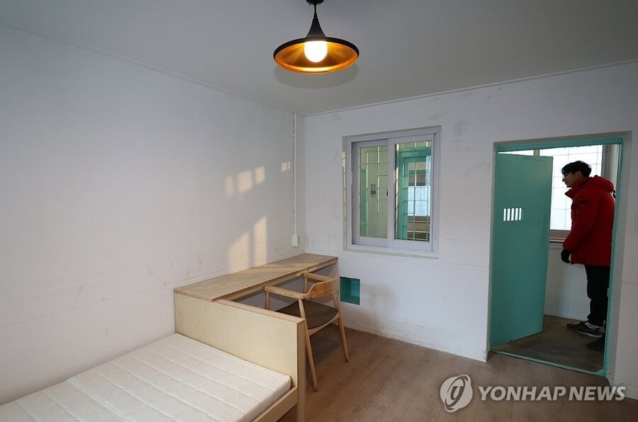 ??? : 감옥은 최고의 창작공간이다_2.jpg