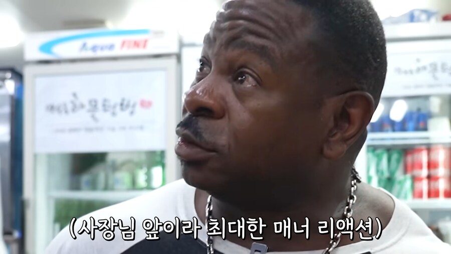 스스로 불러온 친절에 짓눌린 백악관 셰프_9.png