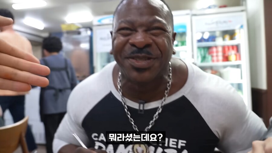 스스로 불러온 친절에 짓눌린 백악관 셰프_12.png