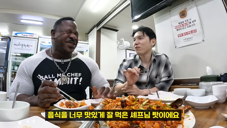 스스로 불러온 친절에 짓눌린 백악관 셰프_15.png