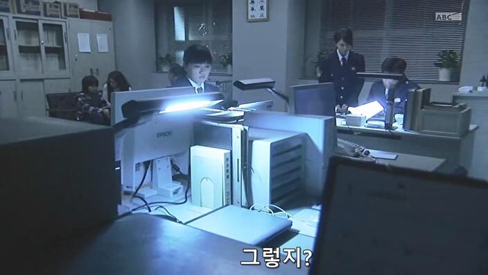 아들이 예지능력이 있다고 믿고있던 유부녀_5.jpg