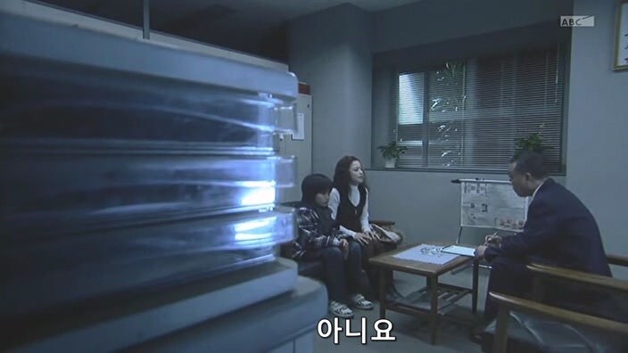 아들이 예지능력이 있다고 믿고있던 유부녀_8.jpg