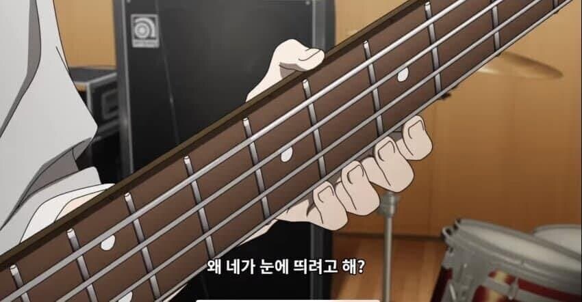 어딜 감히 베이스 따위가 기타님보다 나대느냐!_1.jpg