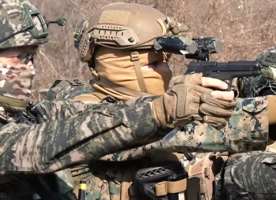 미군 제식권총 SIG P320 볼때마다 재평가 해야되는 권총_1.jpg