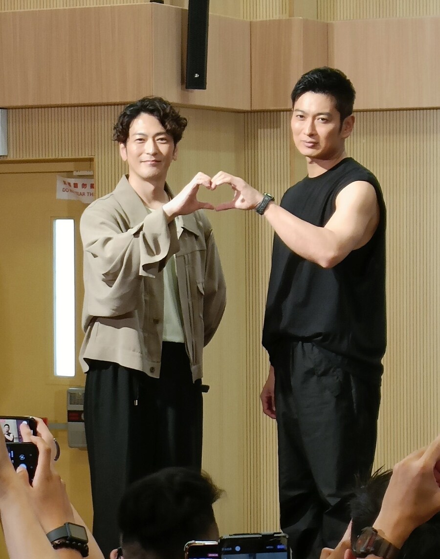 가면라이더)?? : 커플 손하트 해주세요_3.jpg