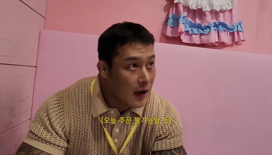 메이드카페에 가서 현타온 보디빌더..._8.jpg