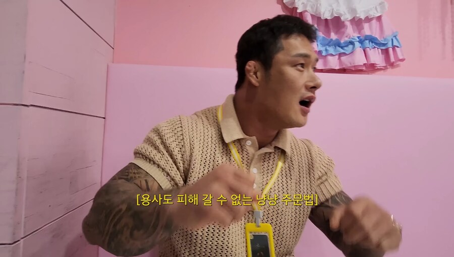 메이드카페에 가서 현타온 보디빌더..._11.jpg