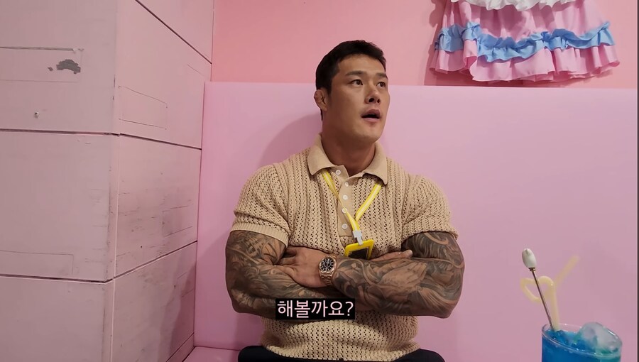 메이드카페에 가서 현타온 보디빌더..._13.jpg