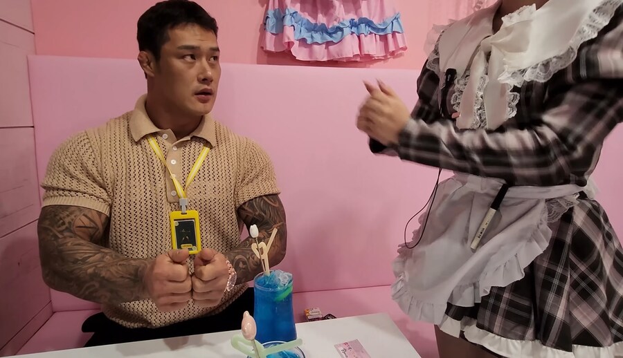 메이드카페에 가서 현타온 보디빌더..._16.jpg