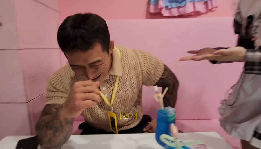 메이드카페에 가서 현타온 보디빌더..._18.jpg