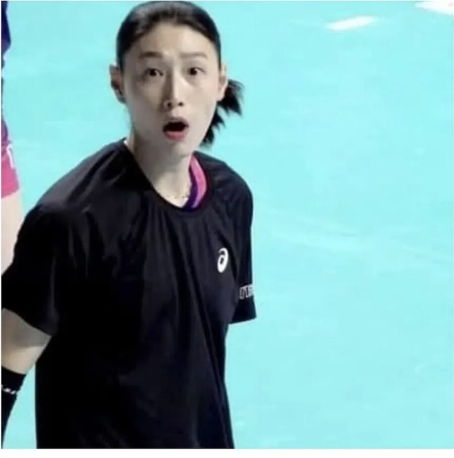 김연경 찍다 공 맞은 사람_2.jpg