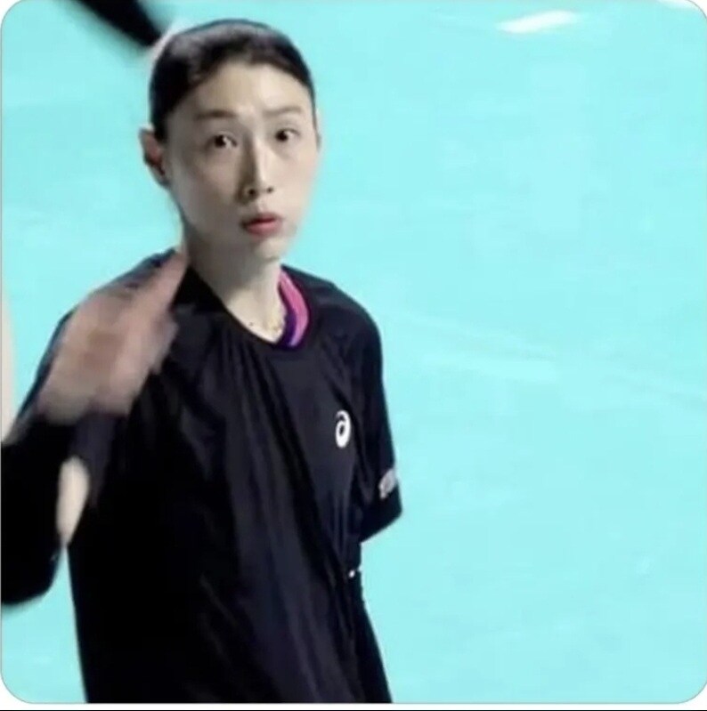 김연경 찍다 공 맞은 사람_1.jpg