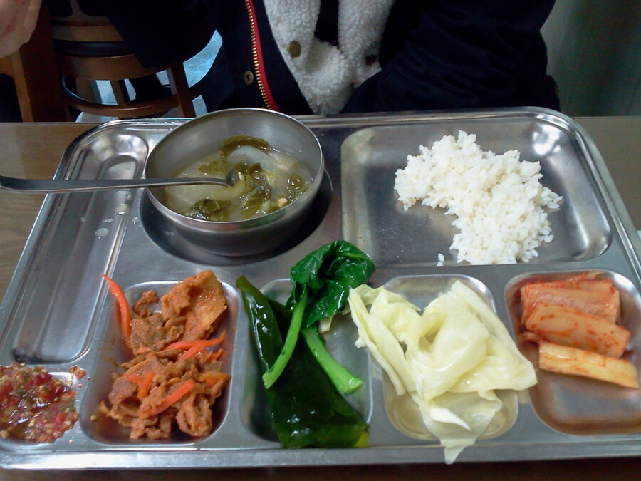 어떤 외국인의 연출 없는 한국 교직원 식당 밥_2.jpg