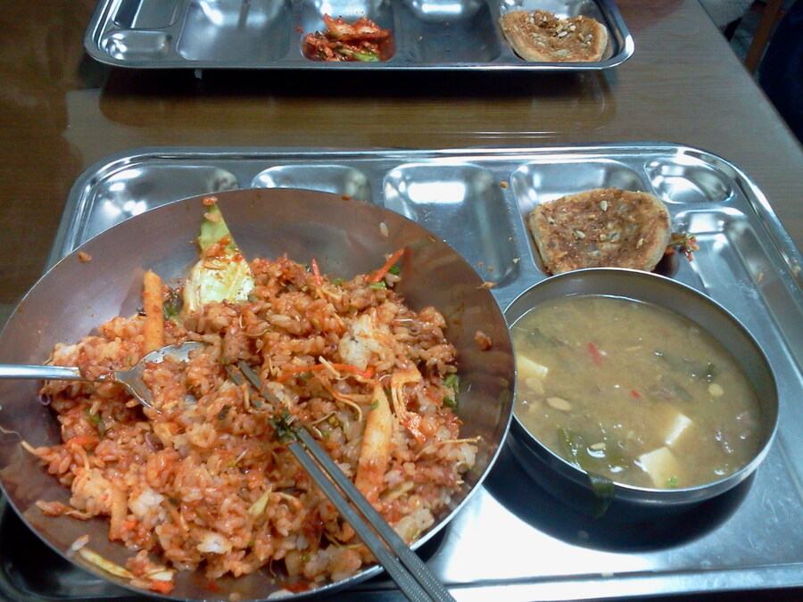 어떤 외국인의 연출 없는 한국 교직원 식당 밥_15.jpg