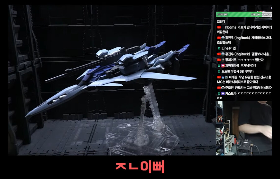 선물받은 건프라 때문에 고통받는 방구석 매니아.jpg_21.jpg