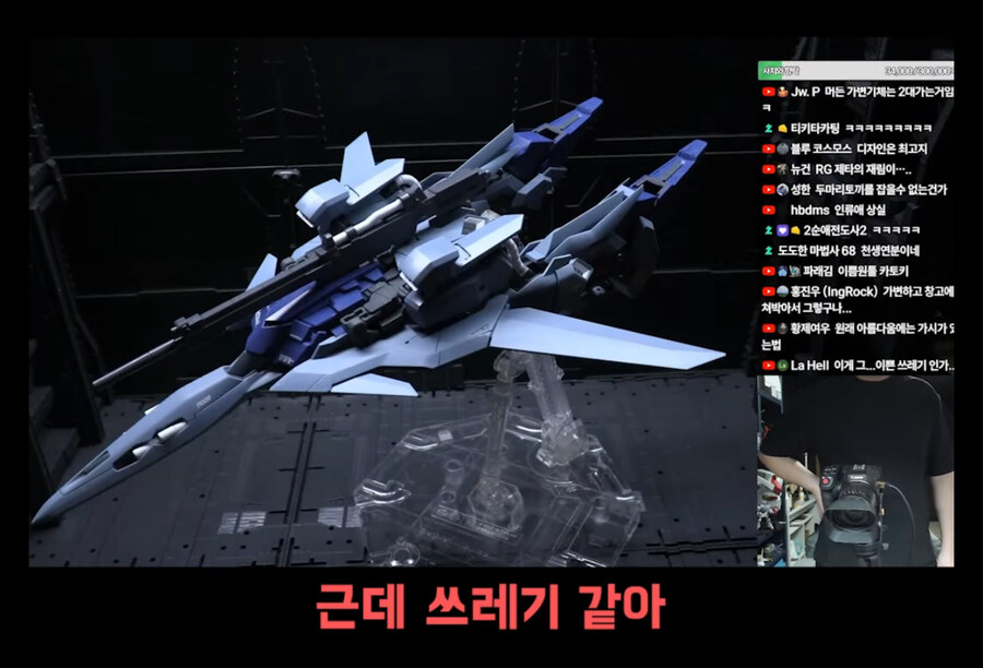 선물받은 건프라 때문에 고통받는 방구석 매니아.jpg_22.jpg