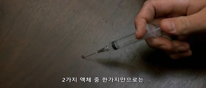 영화속 폭탄으로 장난치는 남자_3.jpg