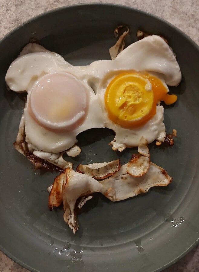 밥 차려 줬는데 애기가 움_2.png