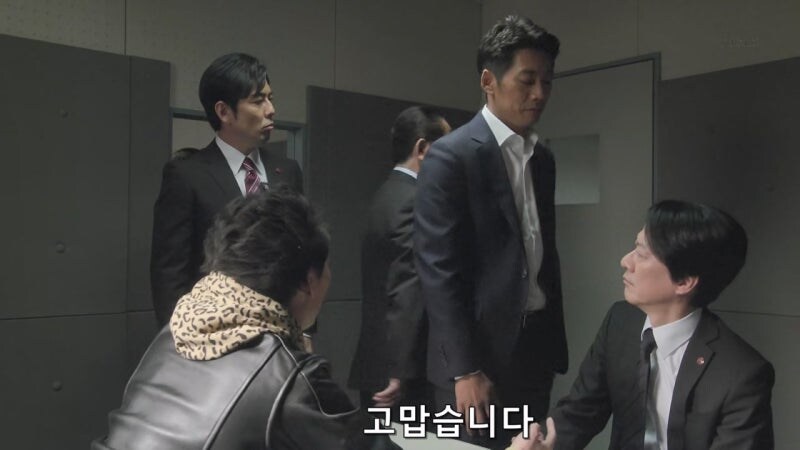 노숙자 사냥했다는 사실을 자랑스럽게 자수하러 온 미치광이_25.jpg