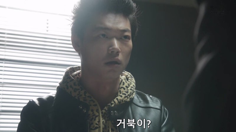 노숙자 사냥했다는 사실을 자랑스럽게 자수하러 온 미치광이_28.jpg