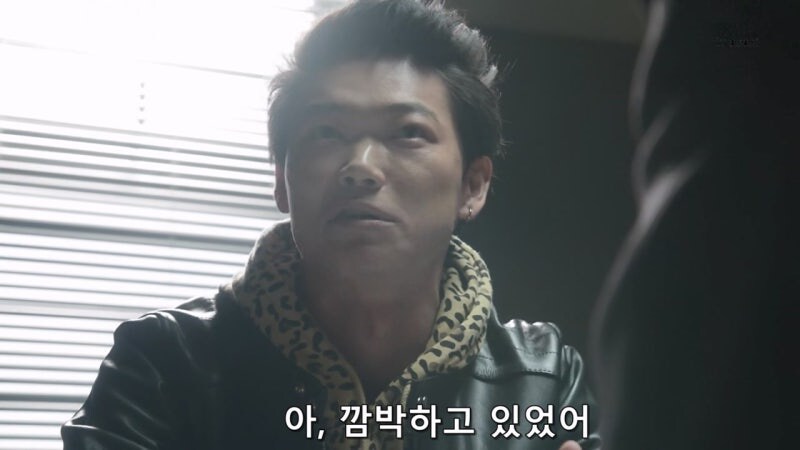 노숙자 사냥했다는 사실을 자랑스럽게 자수하러 온 미치광이_30.jpg