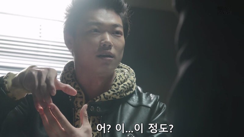 노숙자 사냥했다는 사실을 자랑스럽게 자수하러 온 미치광이_33.jpg