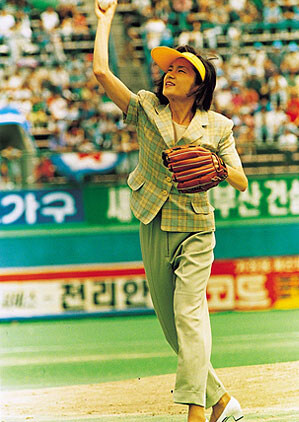 과거 프로야구 시구 모음_2.jpg