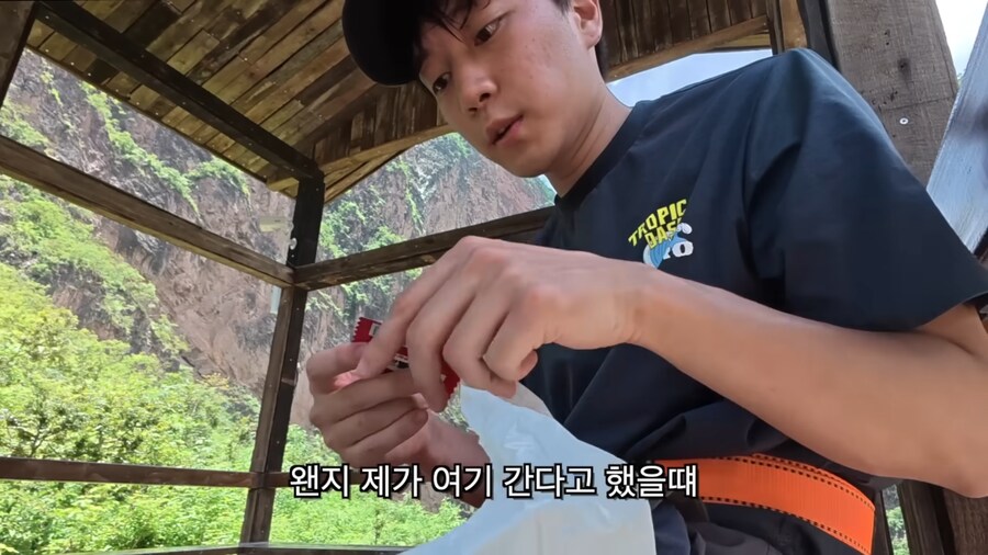 중국의 아무도 안가는 절벽마을_12.png