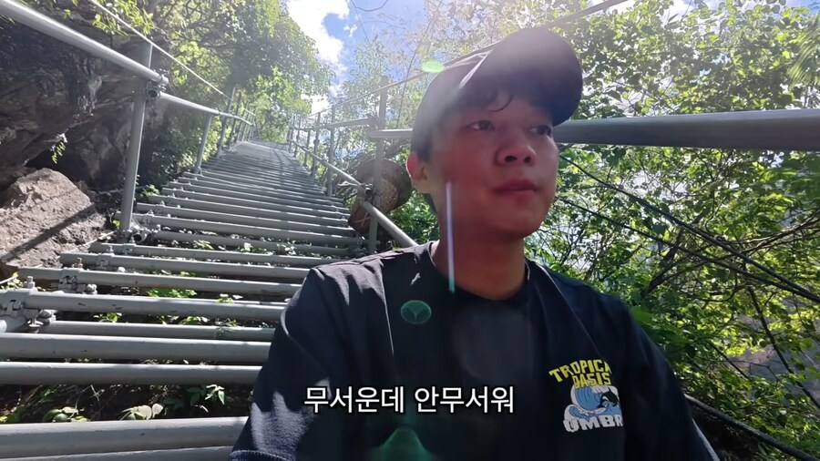 중국의 아무도 안가는 절벽마을_15.png