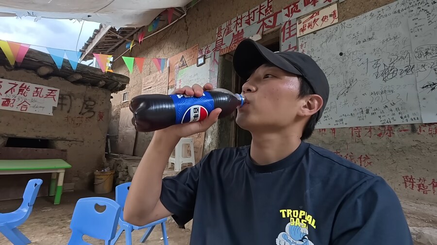 중국의 아무도 안가는 절벽마을_18.png
