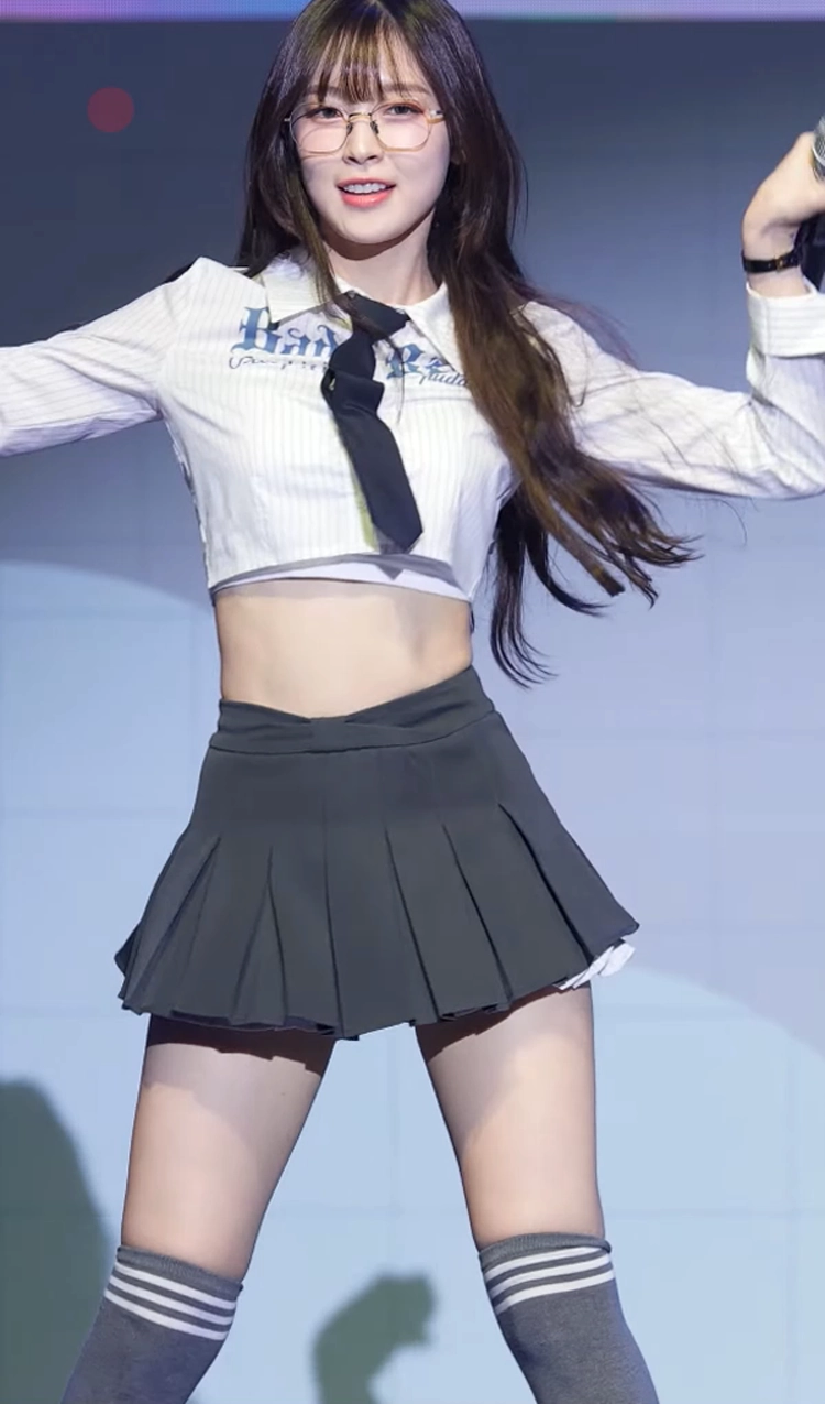안경이 갓경인 이유 gif_2.webp