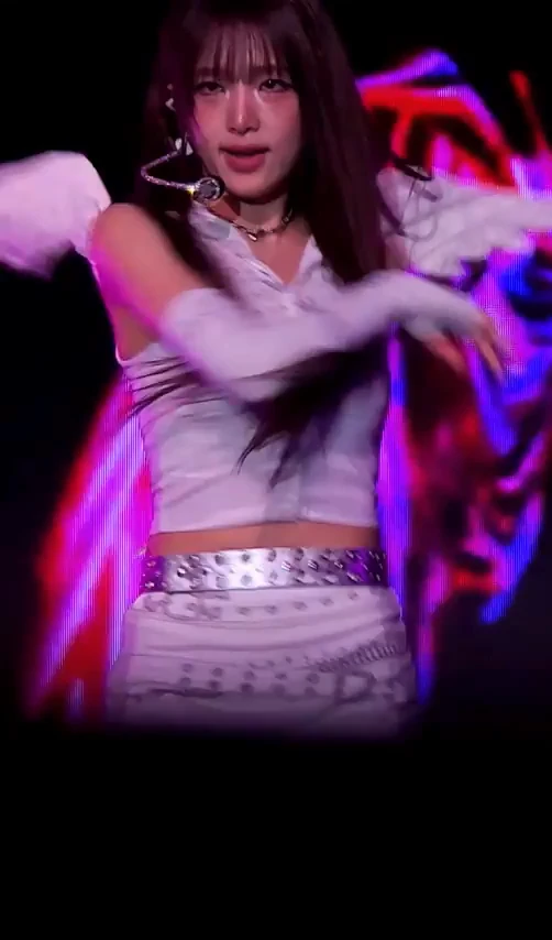 호불호 갈리는 날개 gif_1.webp