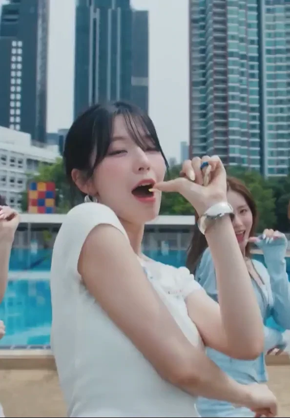 반도의 03년생 아이돌 gif_2.webp