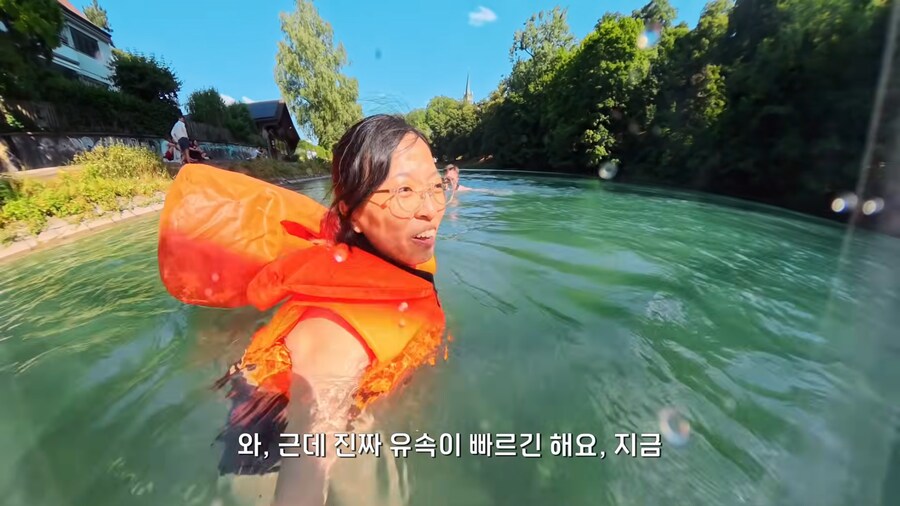 스위스는 진짜 수영해서 퇴근하는가_10.png