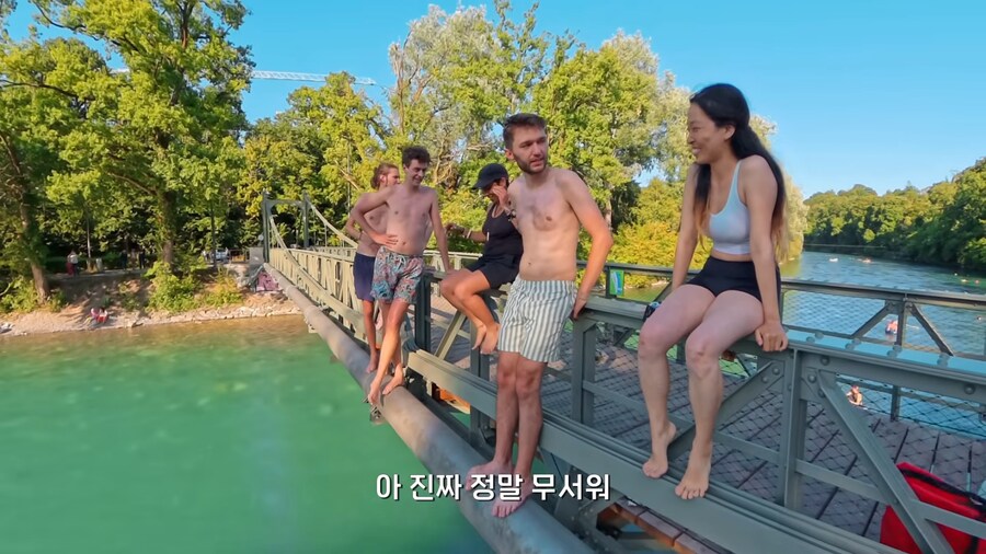 스위스는 진짜 수영해서 퇴근하는가_15.png