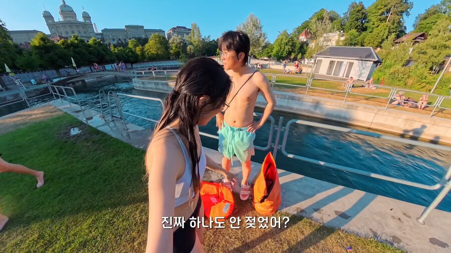 스위스는 진짜 수영해서 퇴근하는가_17.png