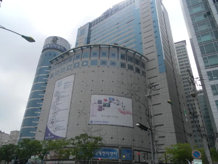 씹덕 장사가 잘된다는게 느껴지던 곳_1.webp