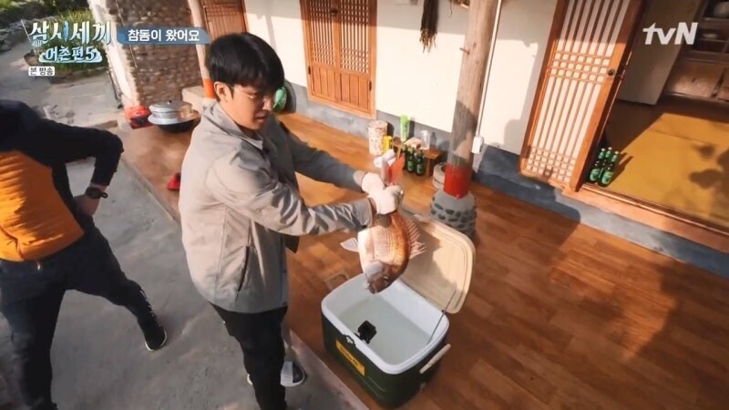 삼시세끼에서 낚시로 뭘 잡지 못해서 차승원한테 미안했던 유해진의 최후_28.jpg