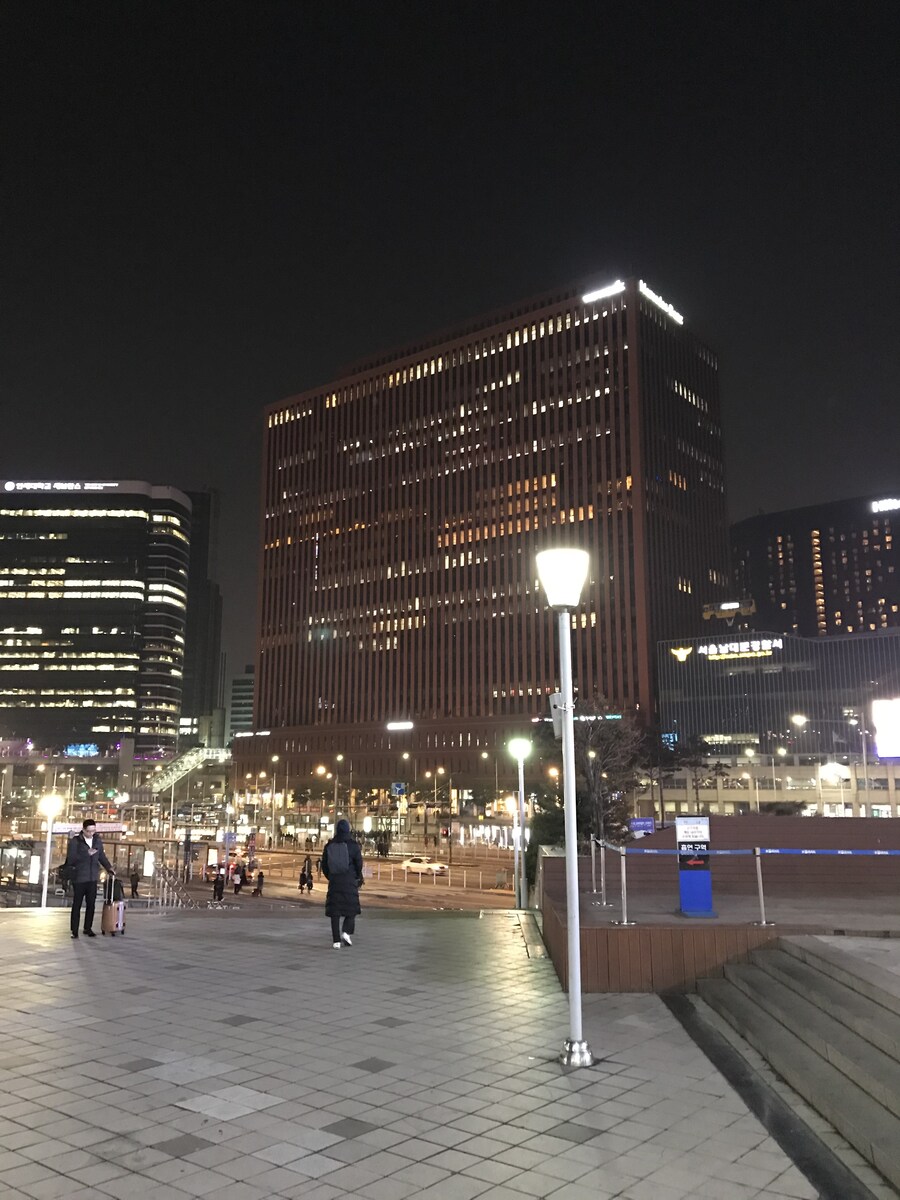 서울역 처음 가 본 사람한테 가장 먼저 보이는 것_1.jpg