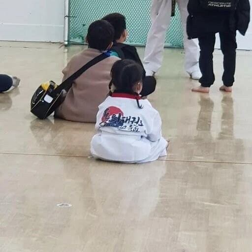태권도장 간 늦둥이 동생.jpg_1.jpg