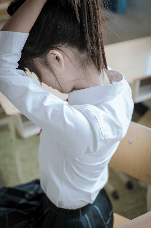 딱히 야하진 않지만 묘하게 남자들의 시선을 사로잡는 여성의 매력_4.png