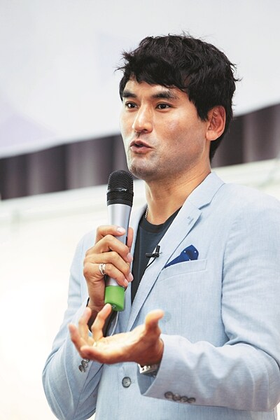하루빨리 손흥민 이적발표를 기다리는 사람_1.jpg
