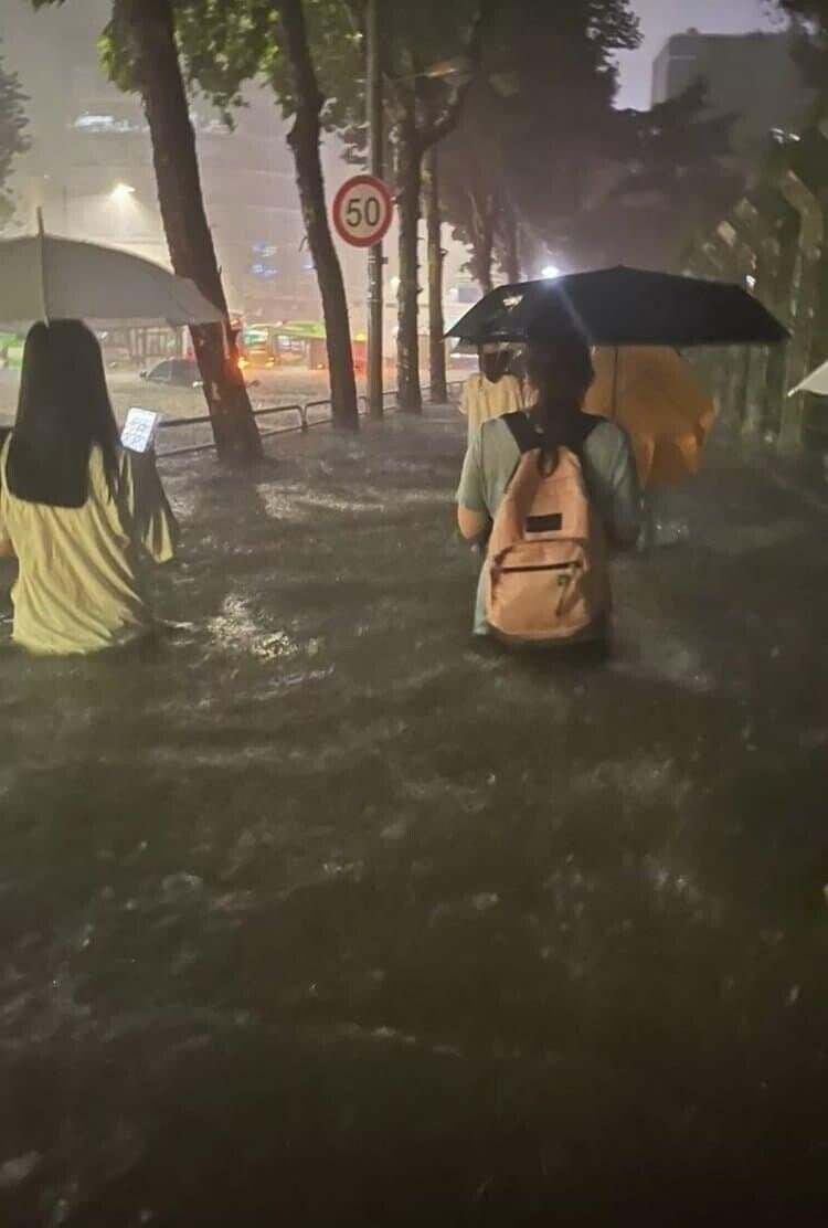 여자들이 바빠서 연락 안하는게 아님_1.jpg