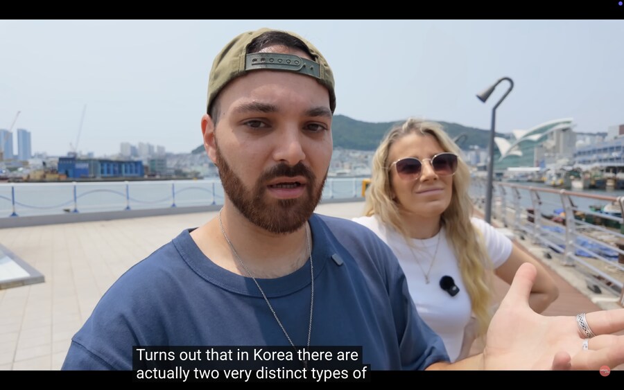 한국 숙박시설에 의문을 가진 외국인 관광객_1.png