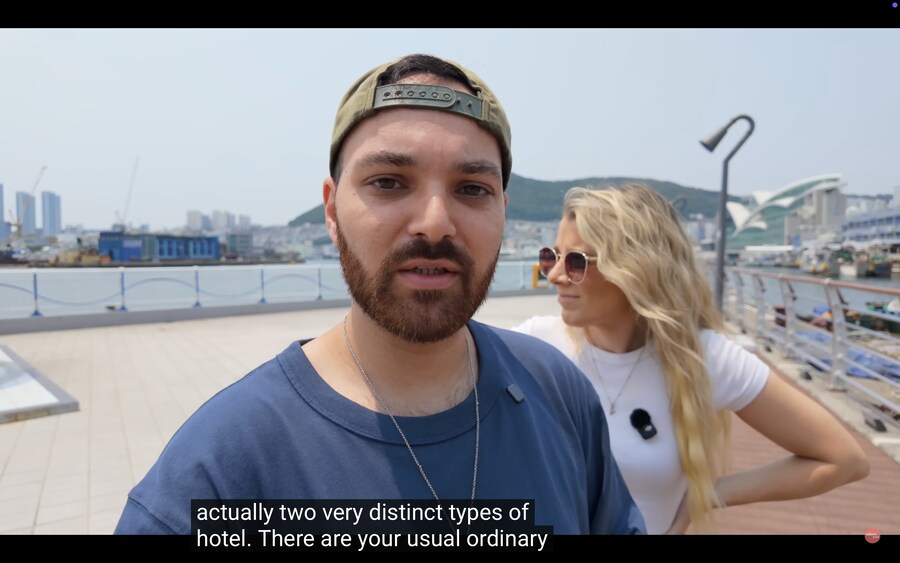 한국 숙박시설에 의문을 가진 외국인 관광객_2.png