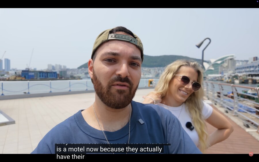 한국 숙박시설에 의문을 가진 외국인 관광객_5.png