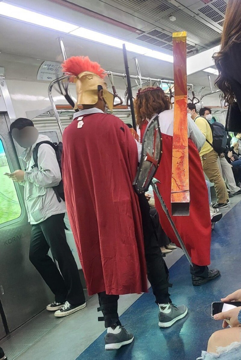 방금 두눈으로 똑똑히 봤는데 로마병사가 예수 채찍질 하면서 지나감_2.jpg