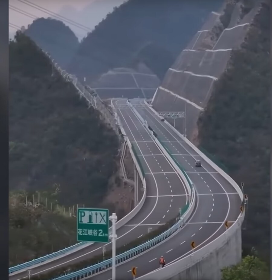 중국 고속도라라는데 왜 이렇게 만들었지?_1.png