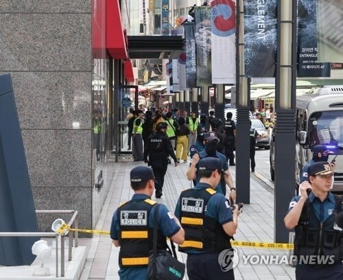 명동 백화점에 위협글 쓴놈 때문에 벌어진일.jpg_3.jpg
