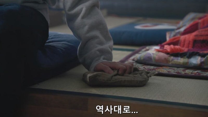 인류가 멸망한 미래에서 온 남매의 정체_35.jpg